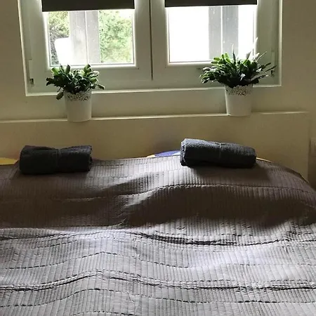 Leda Vendeghaz Apartmán *