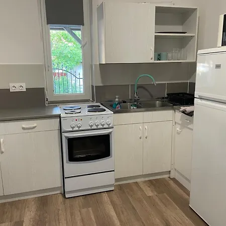 Leda Vendeghaz Apartmán *