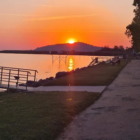 Leda Vendeghaz Апартаменты *