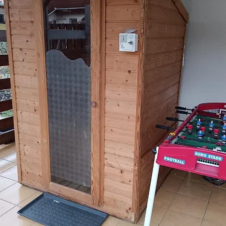 Leda Vendeghaz Apartmán *