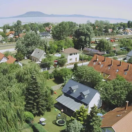 Leda Vendeghaz Apartmán *